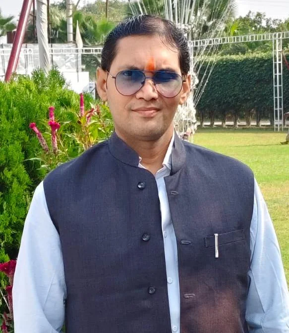 Portrait of Mr. Avneesh Kumar, franchise partner in Banda